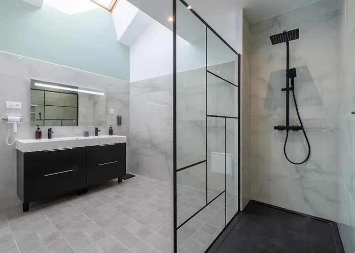 Vakantiehuis La Terrasse - Wifi - Parking - Gare Laval (Mayenne)